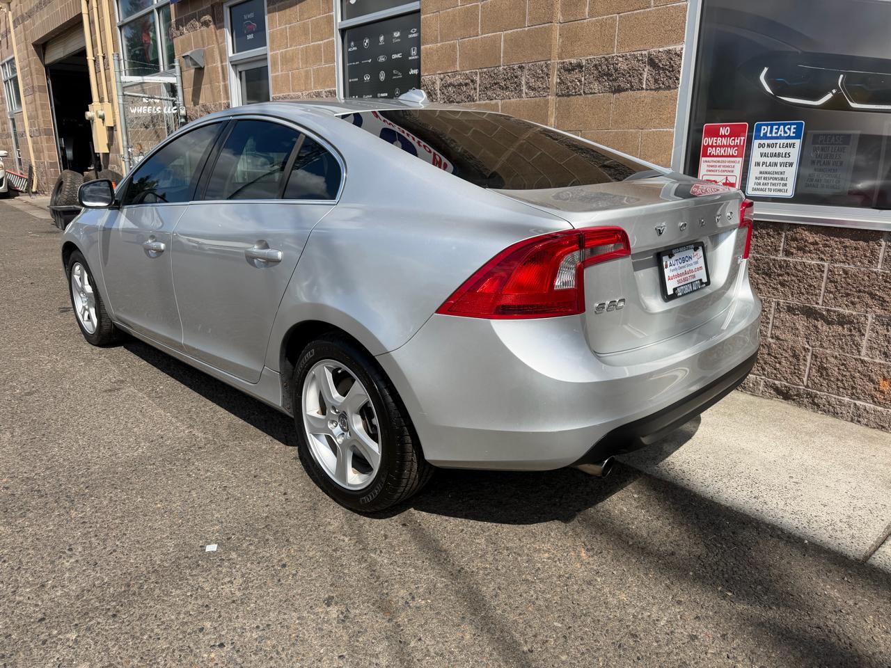 Volvo S60 FWD 4dr Sdn T5 2012