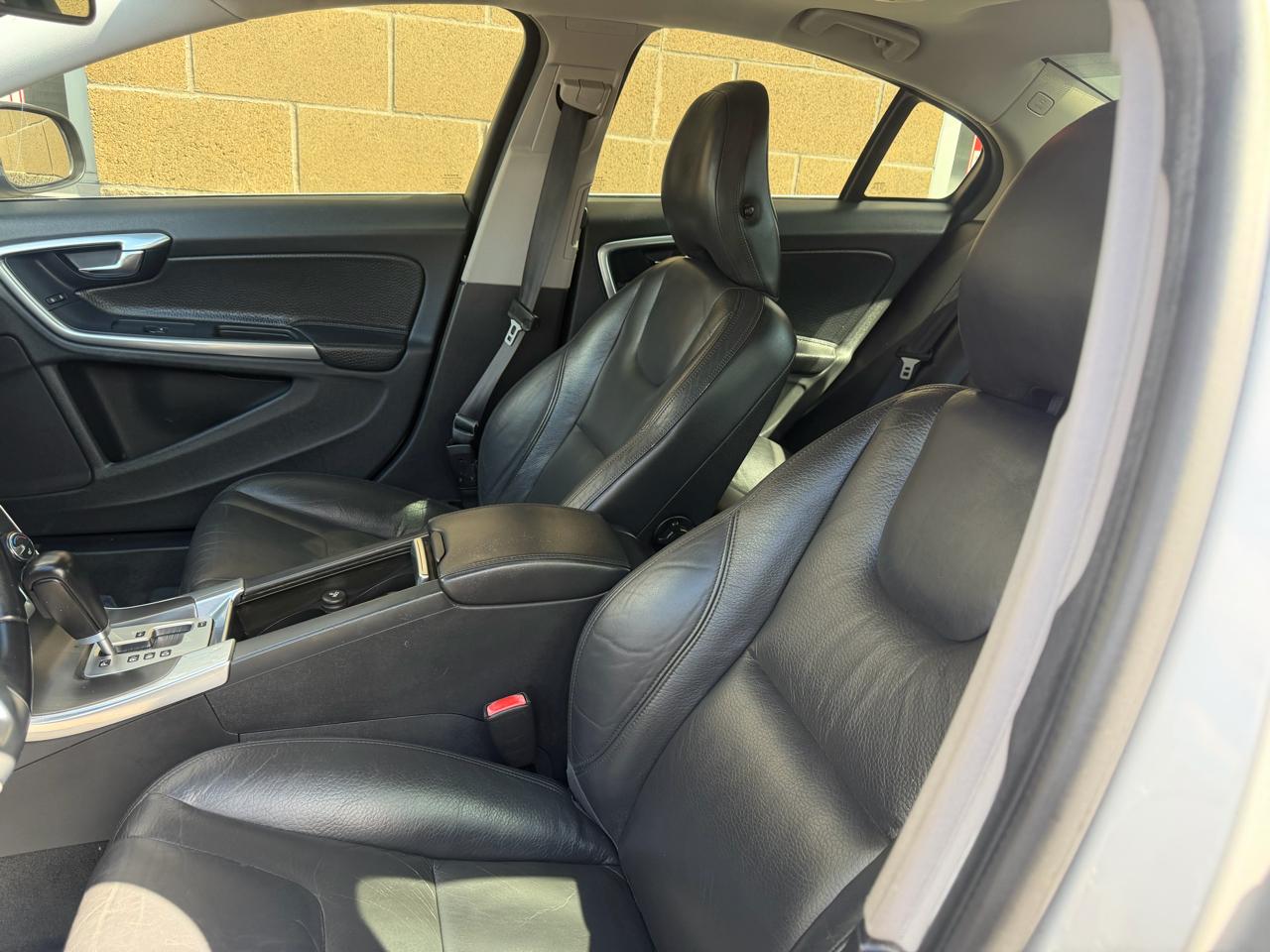 Volvo S60 FWD 4dr Sdn T5 2012