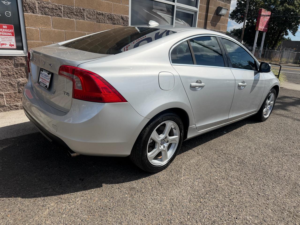 Volvo S60 FWD 4dr Sdn T5 2012