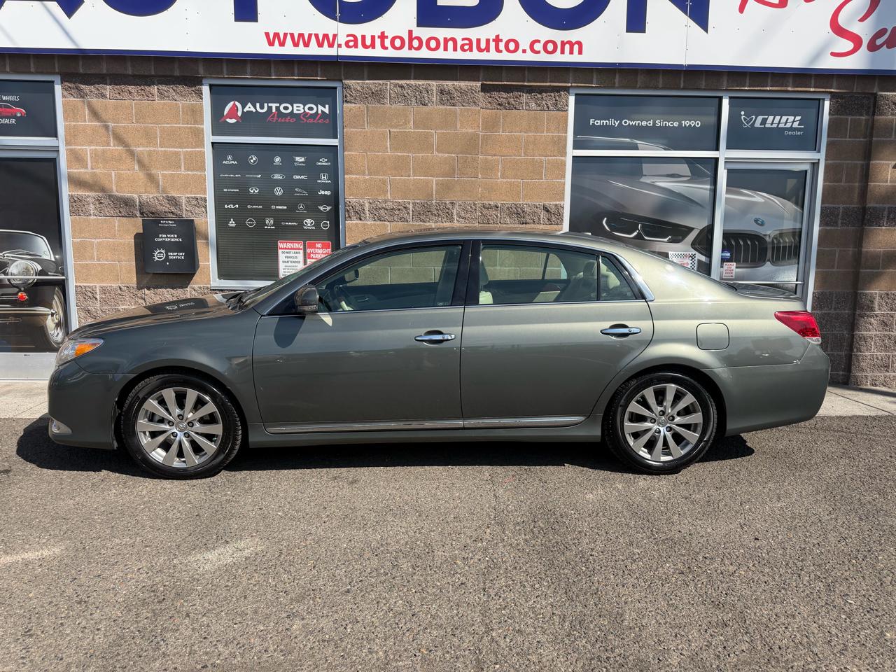 Toyota Avalon 4dr Sdn (Natl) 2011