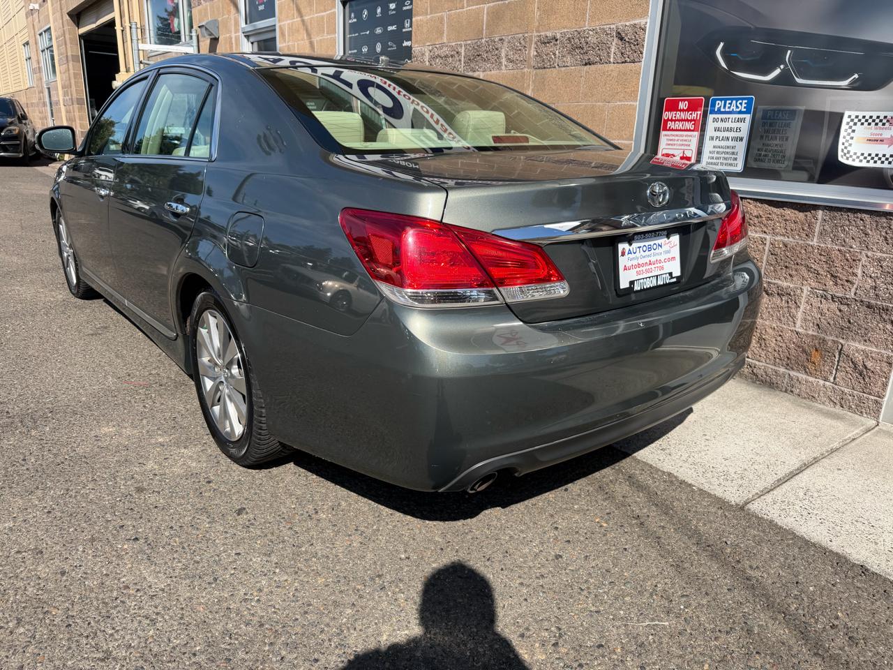 Toyota Avalon 4dr Sdn (Natl) 2011