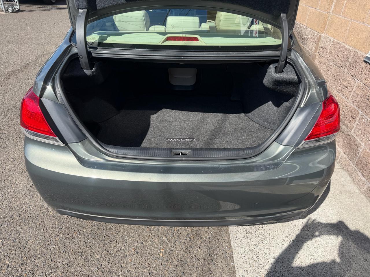Toyota Avalon 4dr Sdn (Natl) 2011