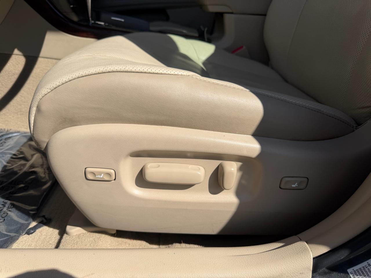 Toyota Avalon 4dr Sdn (Natl) 2011