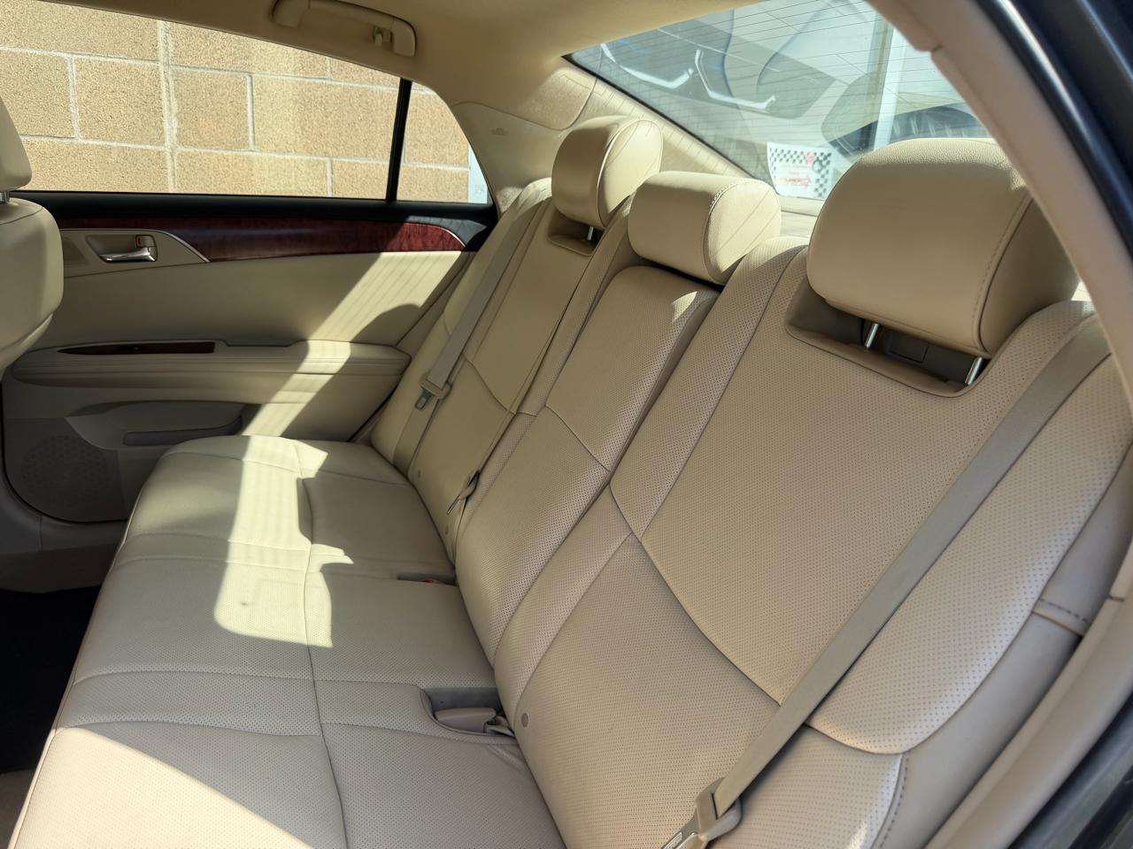 Toyota Avalon 4dr Sdn (Natl) 2011