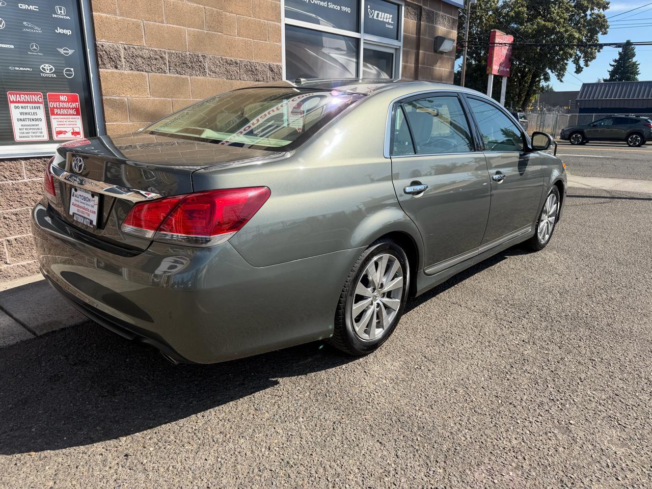 Toyota Avalon 4dr Sdn (Natl) 2011
