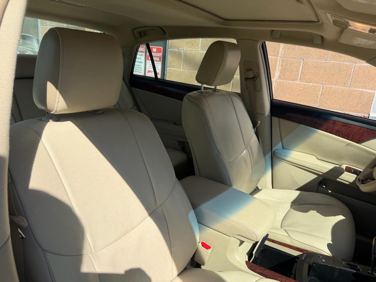 Toyota Avalon 4dr Sdn (Natl) 2011