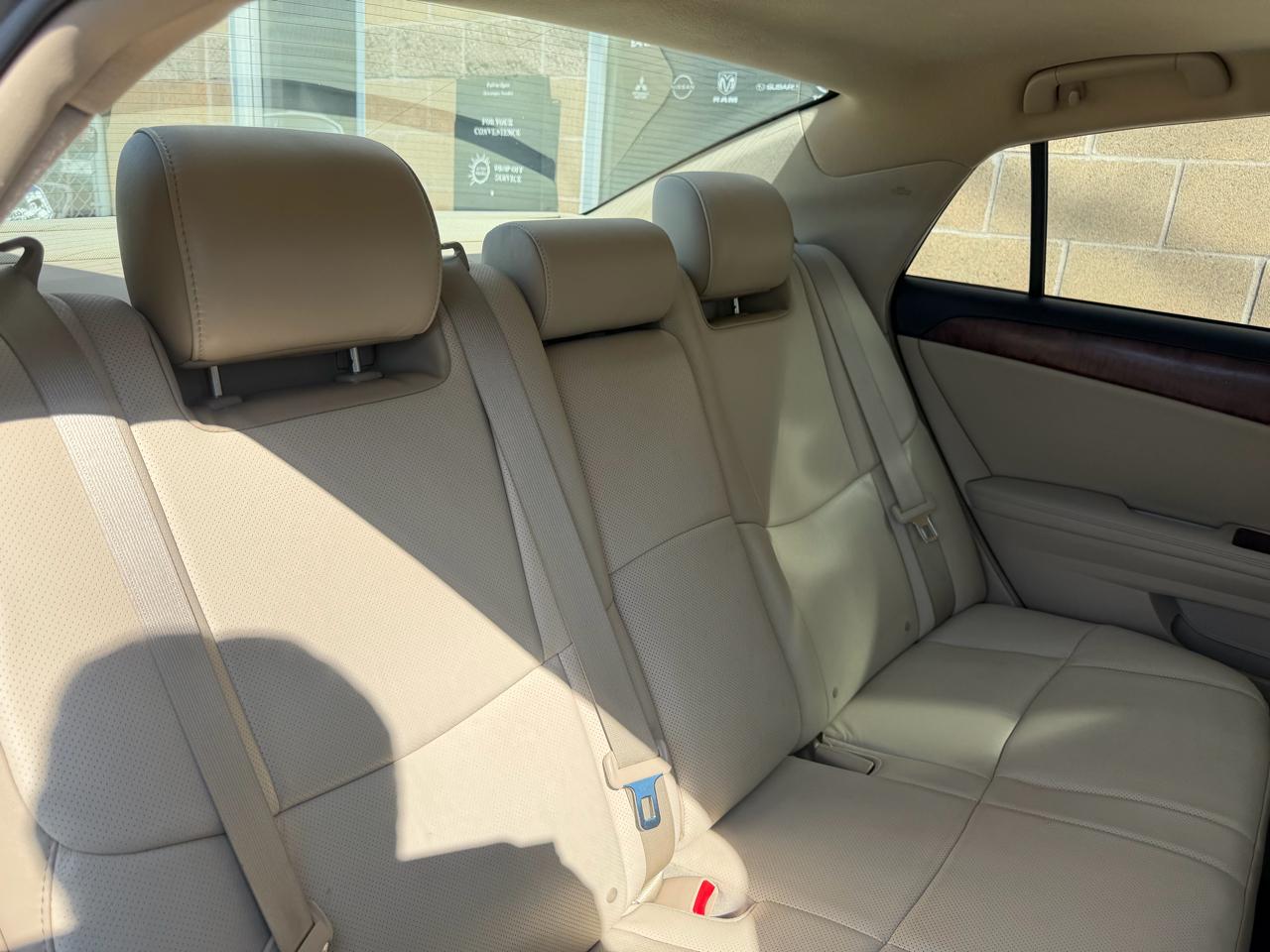 Toyota Avalon 4dr Sdn (Natl) 2011