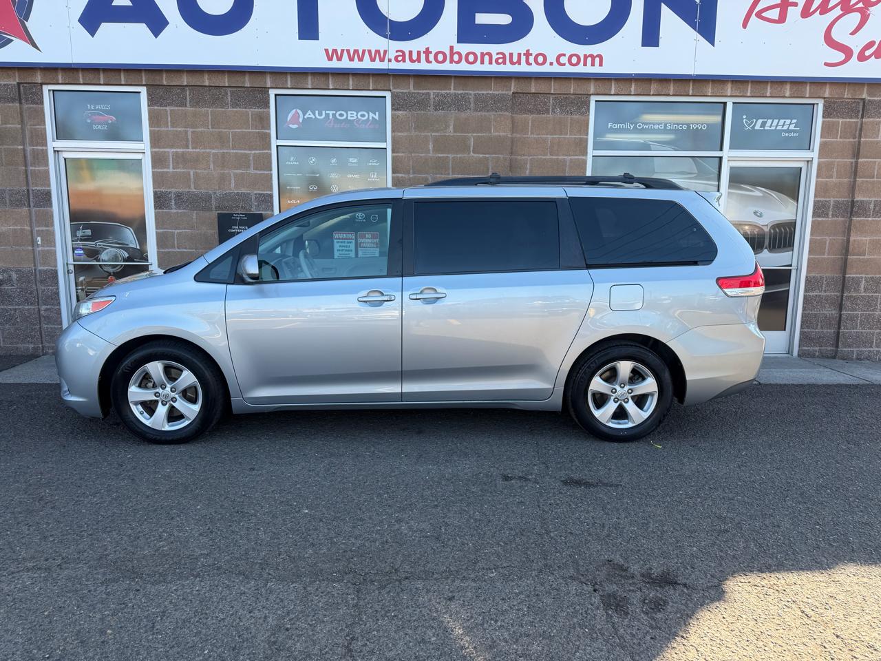 Toyota Sienna 5dr 8-Pass Van V6 LE FWD (Natl) 2014