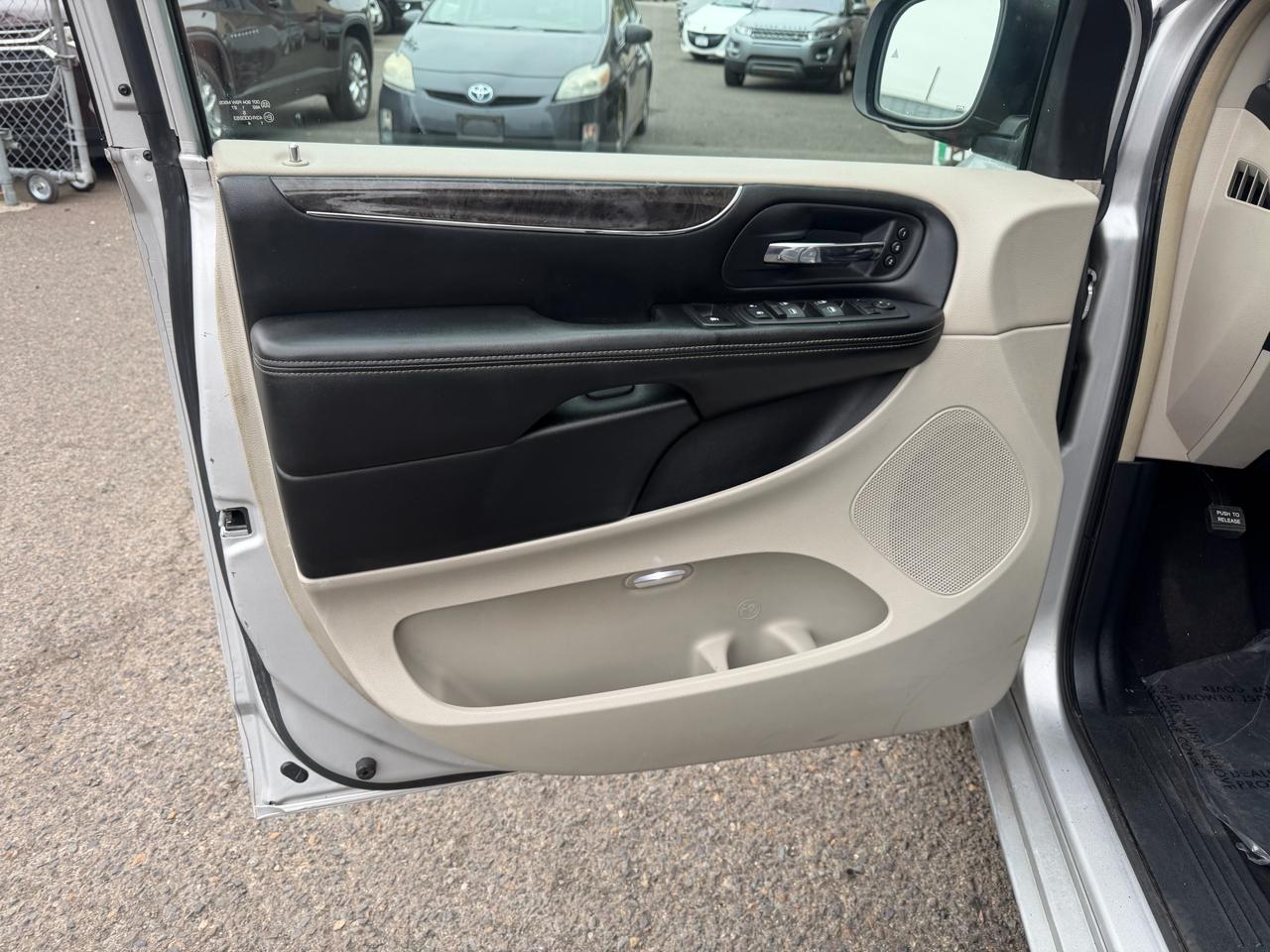 Chrysler Town & Country 4dr Wgn Limited 2011