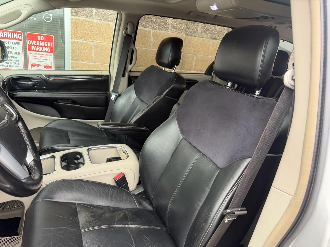 Chrysler Town & Country 4dr Wgn Limited 2011