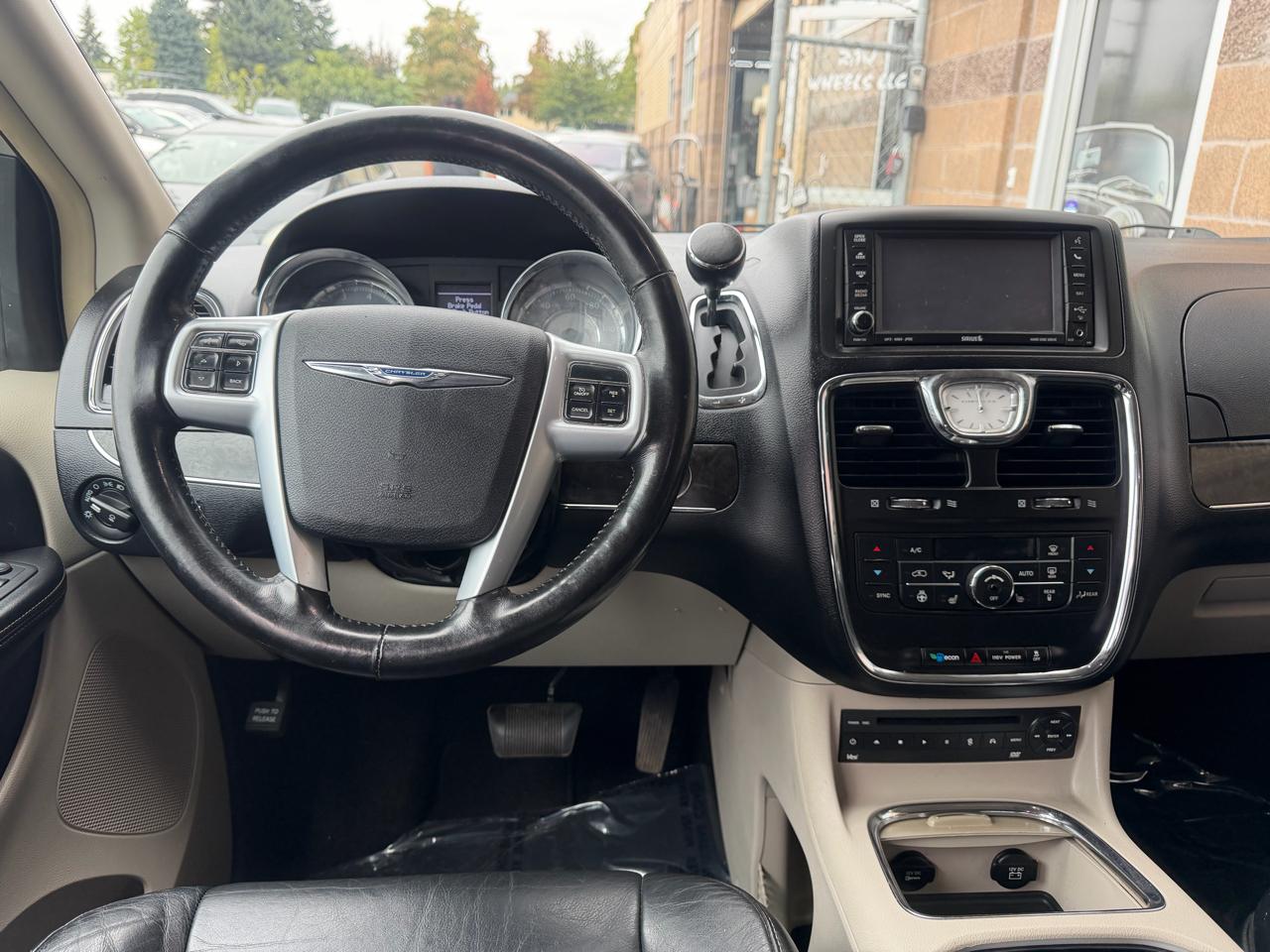 Chrysler Town & Country 4dr Wgn Limited 2011