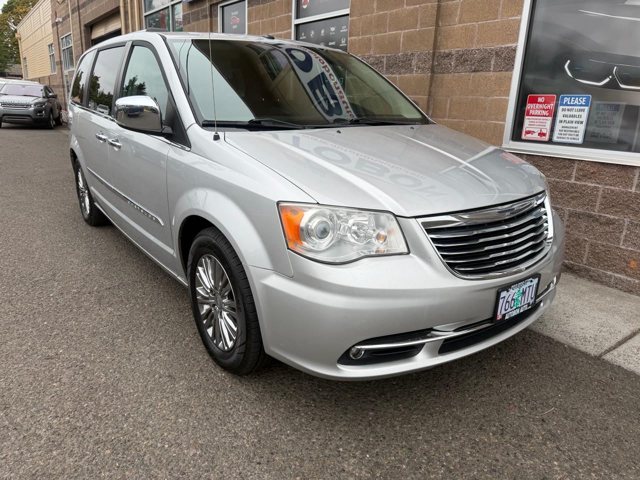 Chrysler Town & Country 4dr Wgn Limited 2011