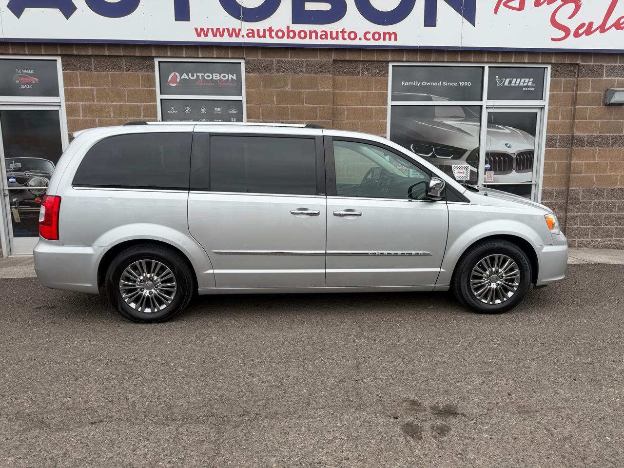 Chrysler Town & Country 4dr Wgn Limited 2011