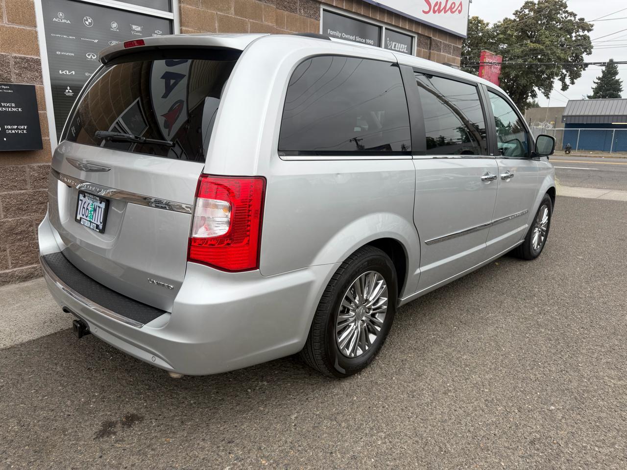 Chrysler Town & Country 4dr Wgn Limited 2011