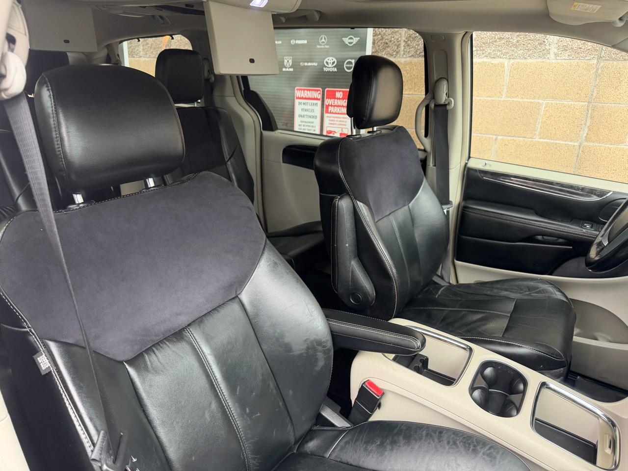 Chrysler Town & Country 4dr Wgn Limited 2011
