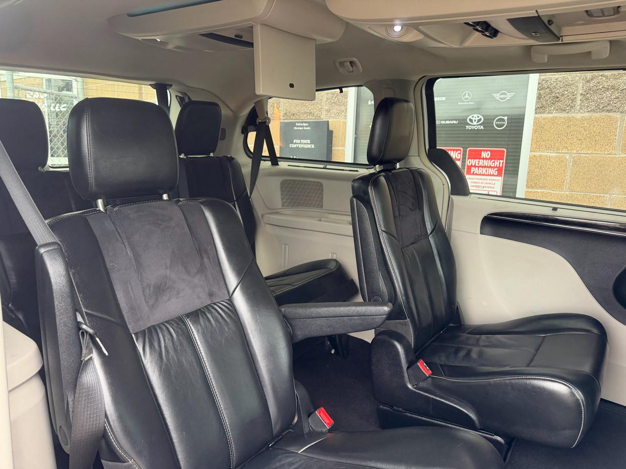 Chrysler Town & Country 4dr Wgn Limited 2011