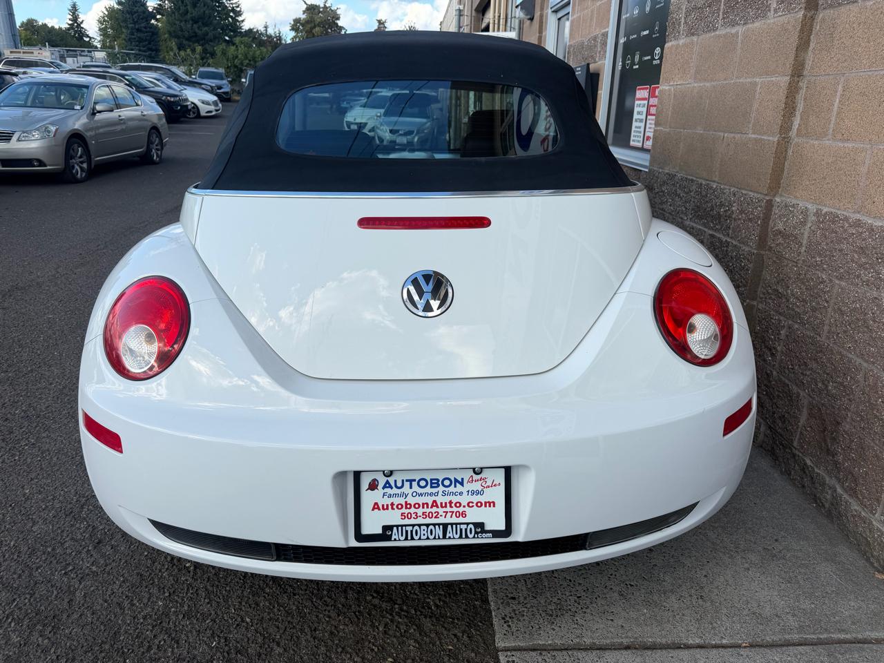 Volkswagen New Beetle Convertible 2dr Auto PZEV 2010