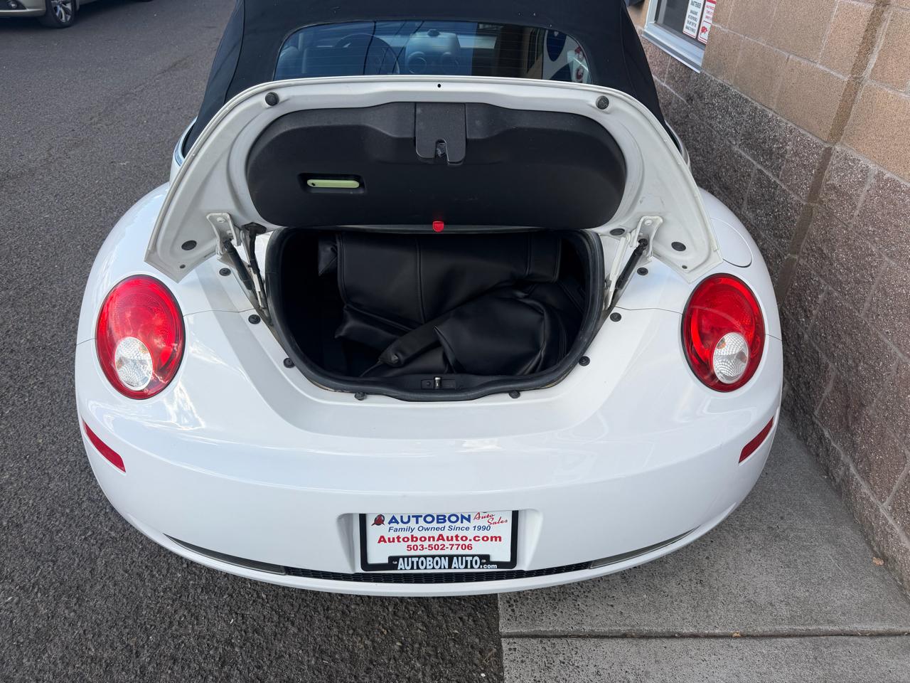 Volkswagen New Beetle Convertible 2dr Auto PZEV 2010