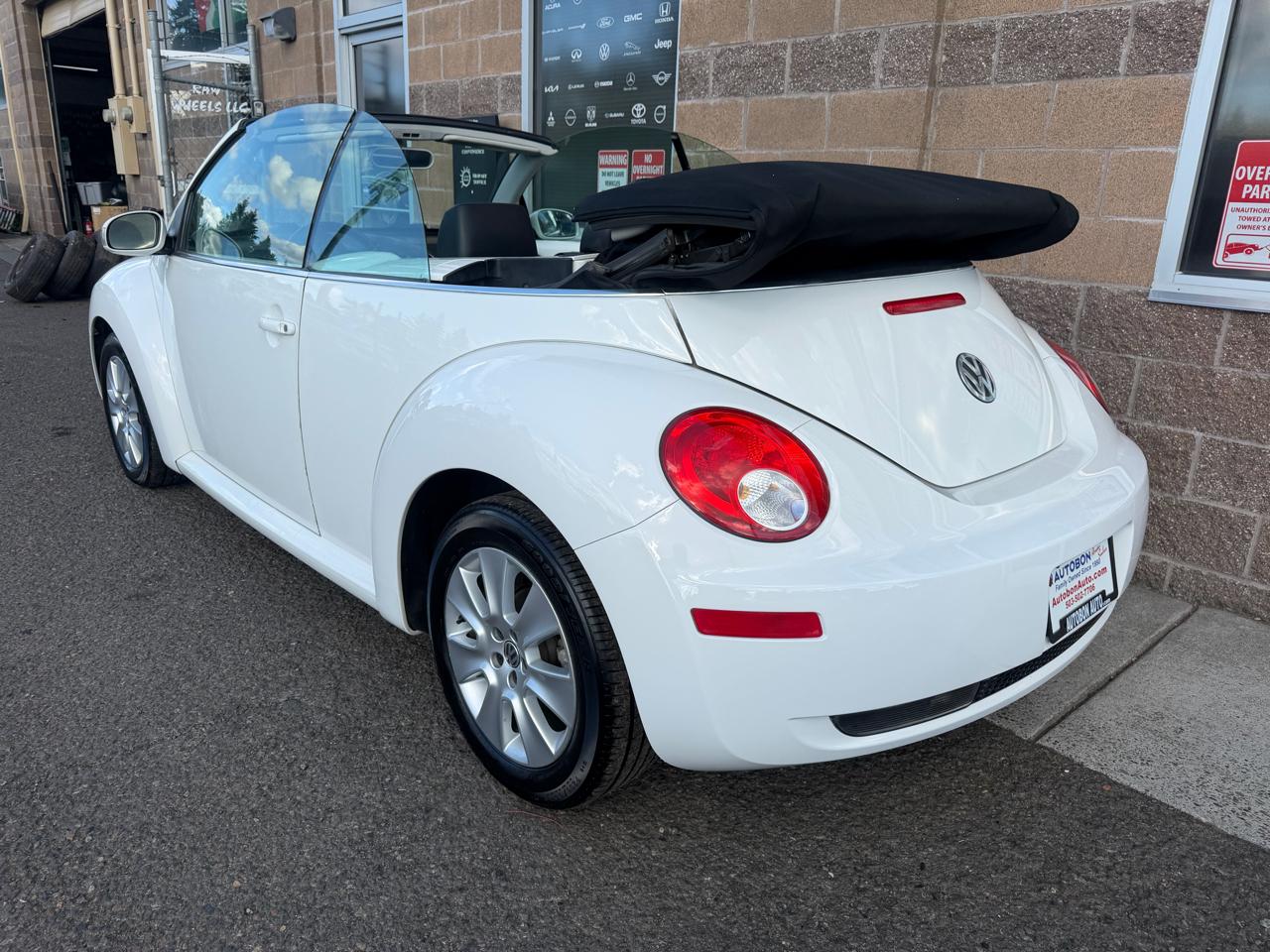 Volkswagen New Beetle Convertible 2dr Auto PZEV 2010