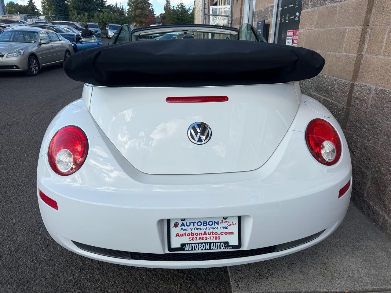 Volkswagen New Beetle Convertible 2dr Auto PZEV 2010