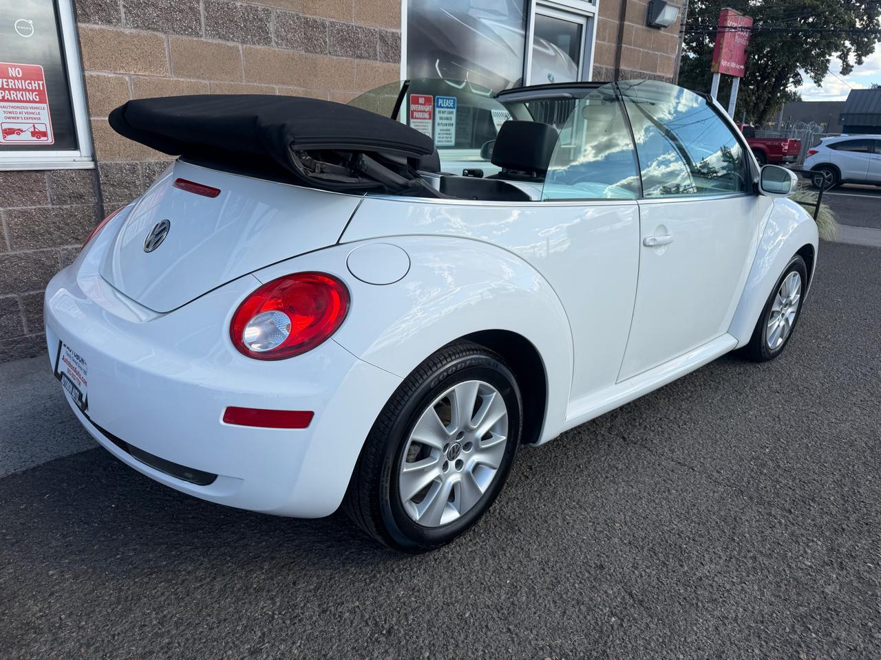 Volkswagen New Beetle Convertible 2dr Auto PZEV 2010