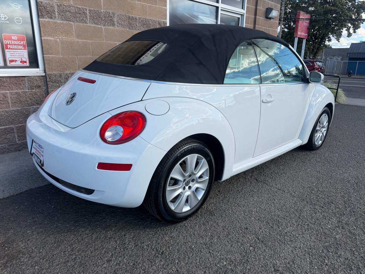 Volkswagen New Beetle Convertible 2dr Auto PZEV 2010