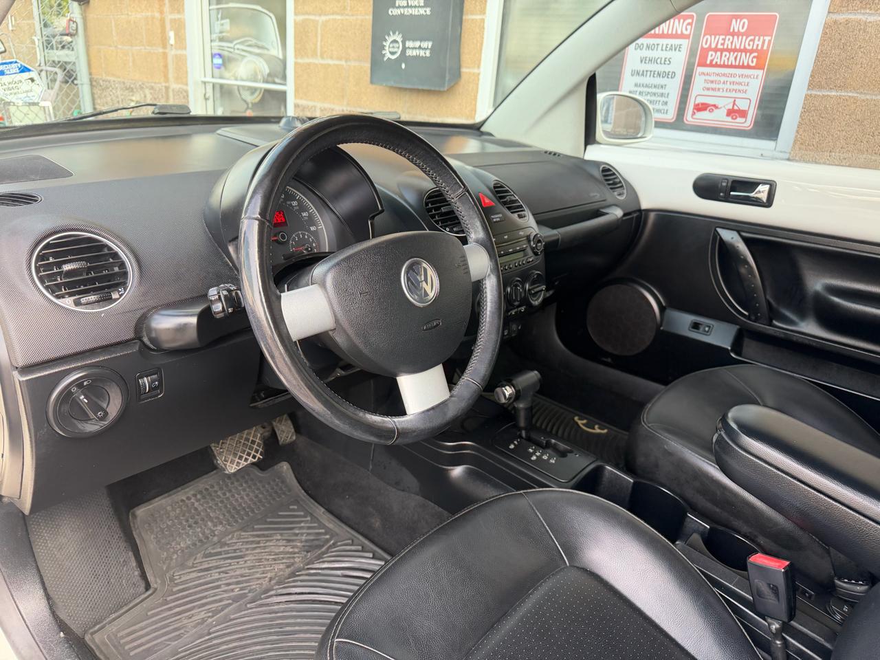 Volkswagen New Beetle Convertible 2dr Auto PZEV 2010