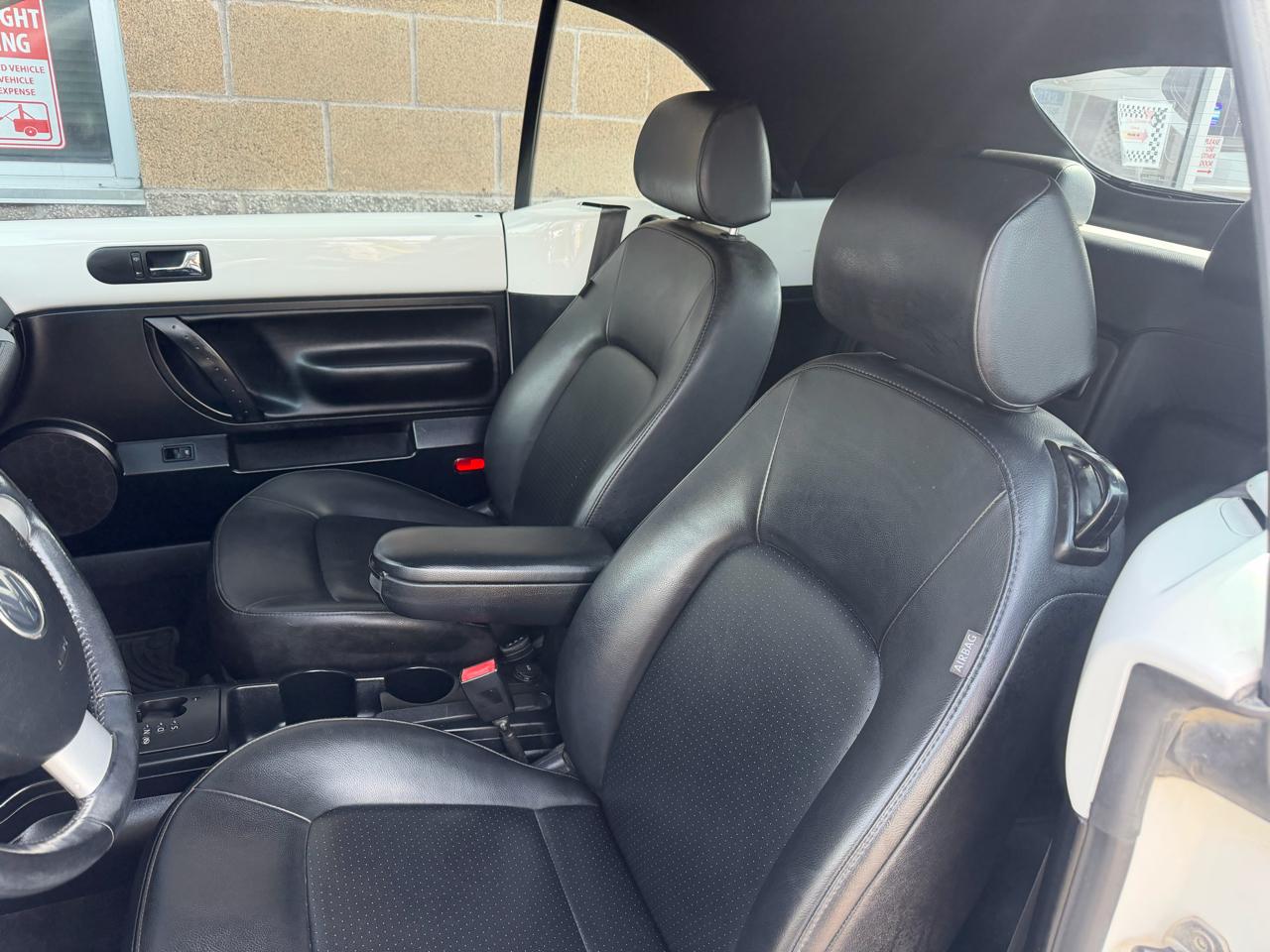 Volkswagen New Beetle Convertible 2dr Auto PZEV 2010