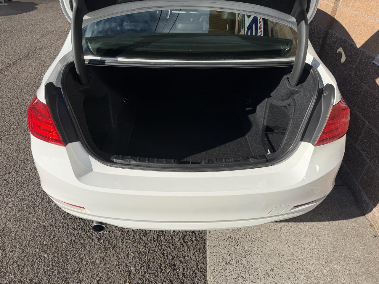 BMW 3 Series 4dr Sdn 320i xDrive AWD 2014