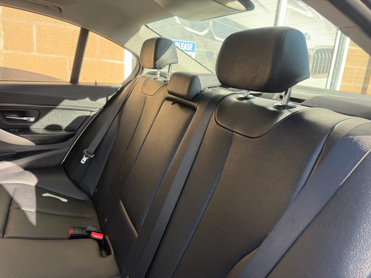 BMW 3 Series 4dr Sdn 320i xDrive AWD 2014
