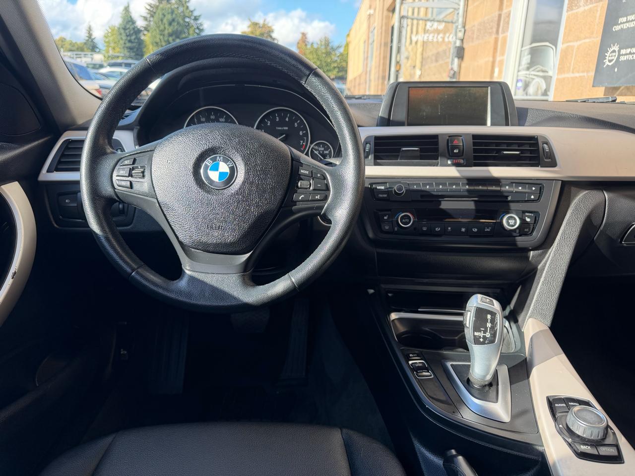 BMW 3 Series 4dr Sdn 320i xDrive AWD 2014