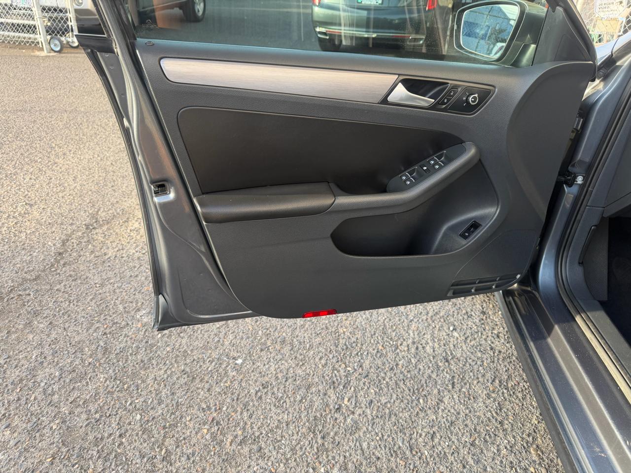 Volkswagen Jetta Sedan 4dr DSG TDI 2013