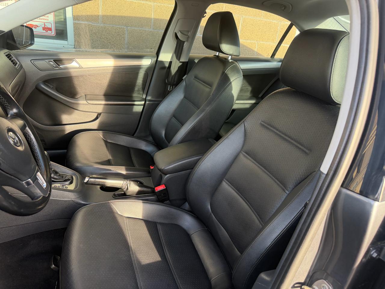 Volkswagen Jetta Sedan 4dr DSG TDI 2013