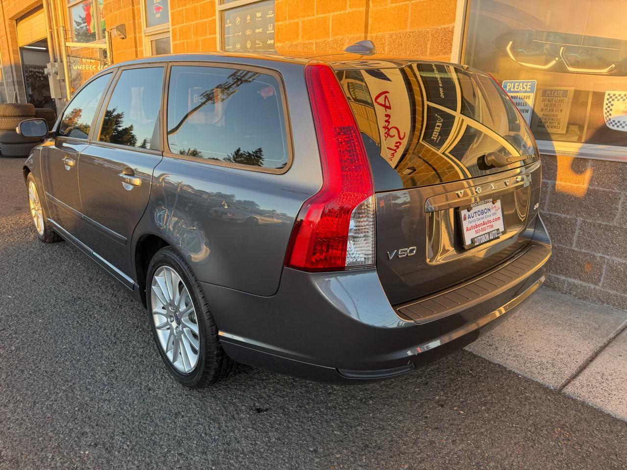 Volvo V50 4dr Wgn Auto FWD 2010