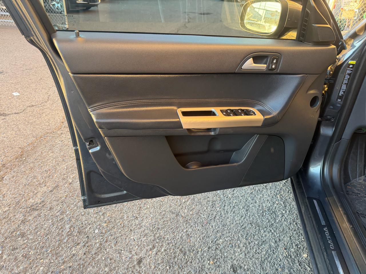 Volvo V50 4dr Wgn Auto FWD 2010