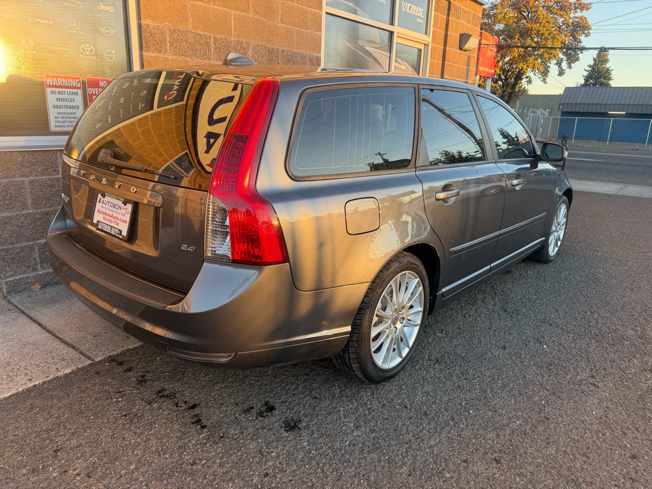Volvo V50 4dr Wgn Auto FWD 2010