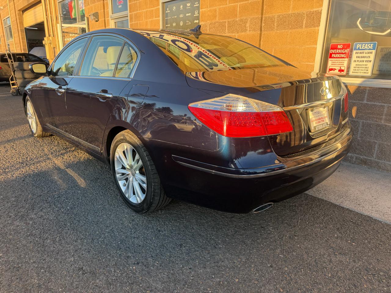Hyundai Genesis 4dr Sdn 4.6L V8 2010