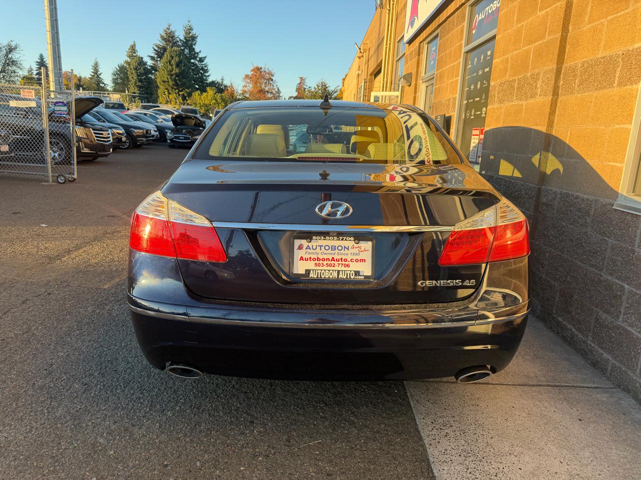 Hyundai Genesis 4dr Sdn 4.6L V8 2010