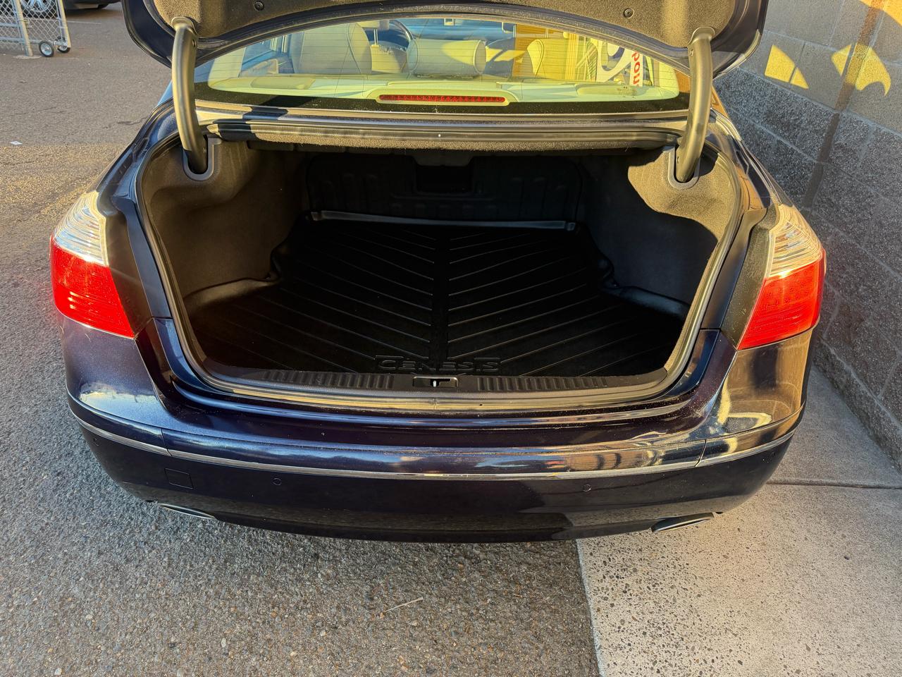 Hyundai Genesis 4dr Sdn 4.6L V8 2010