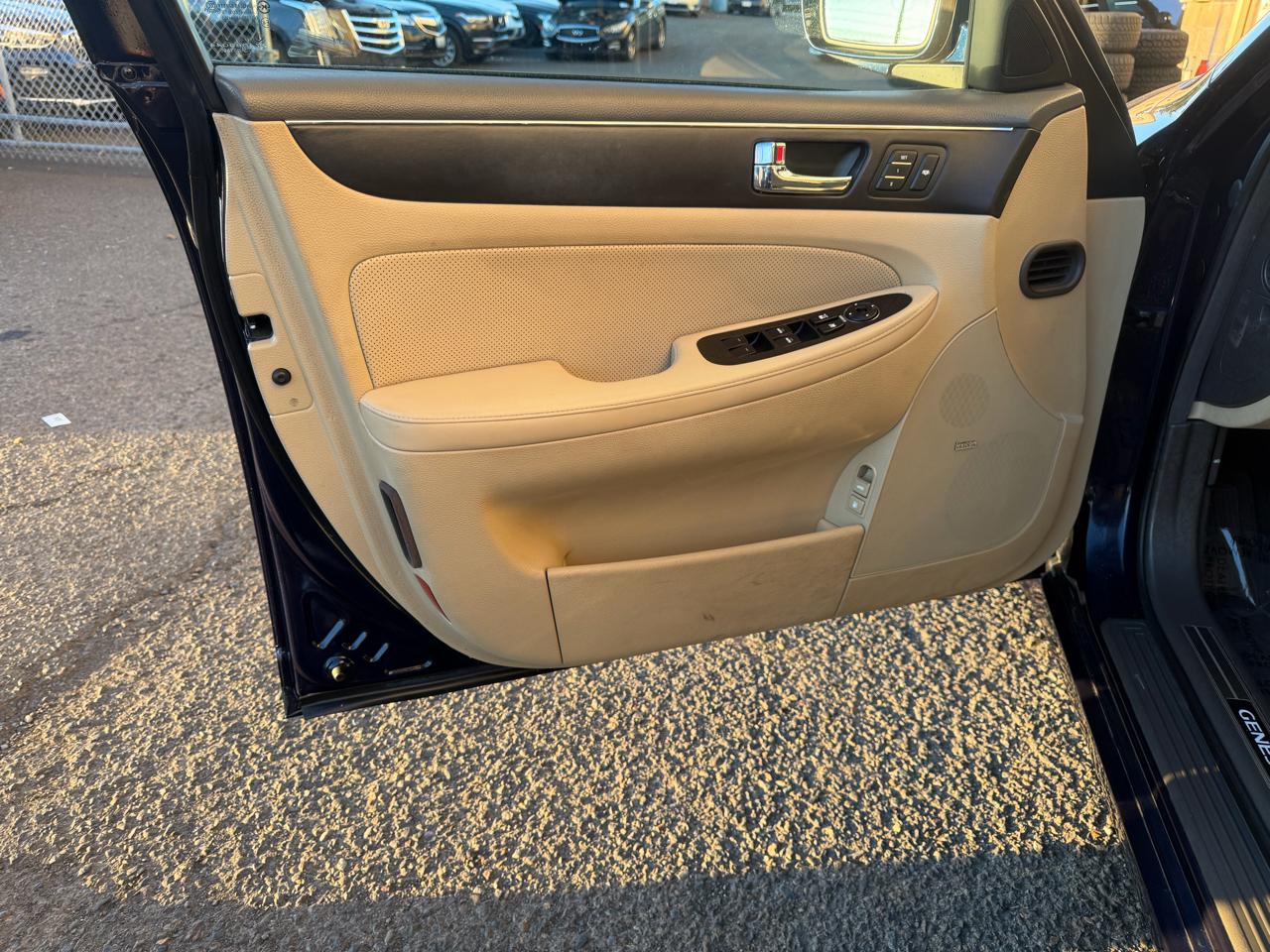 Hyundai Genesis 4dr Sdn 4.6L V8 2010