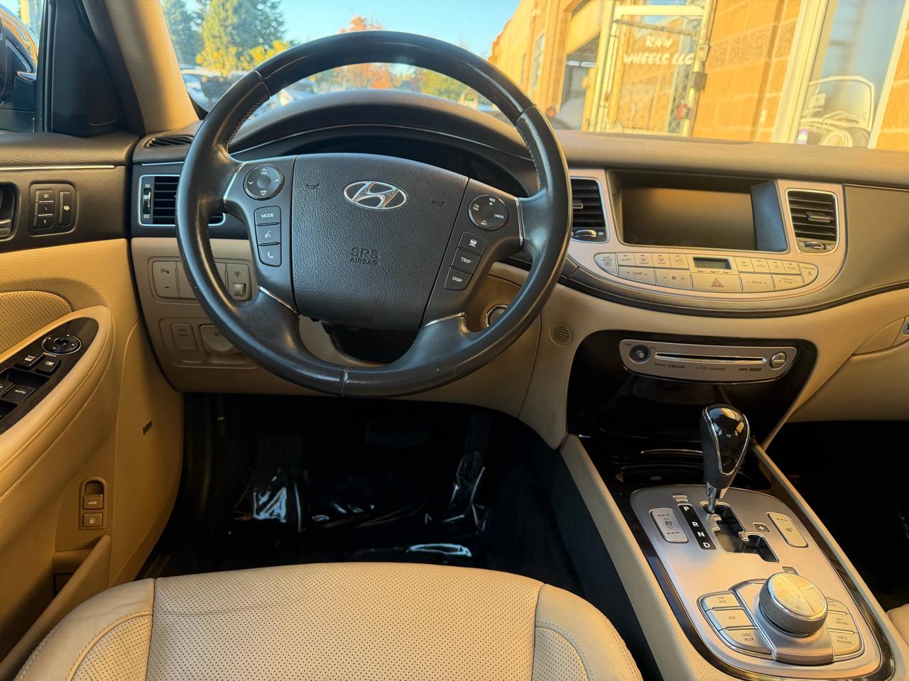 Hyundai Genesis 4dr Sdn 4.6L V8 2010