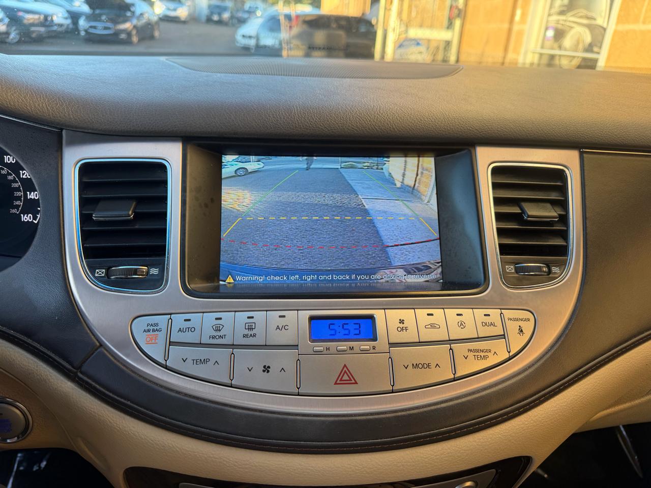 Hyundai Genesis 4dr Sdn 4.6L V8 2010