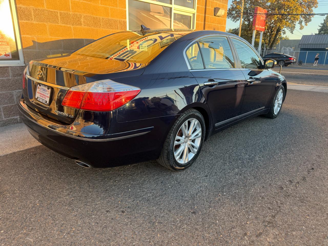 Hyundai Genesis 4dr Sdn 4.6L V8 2010