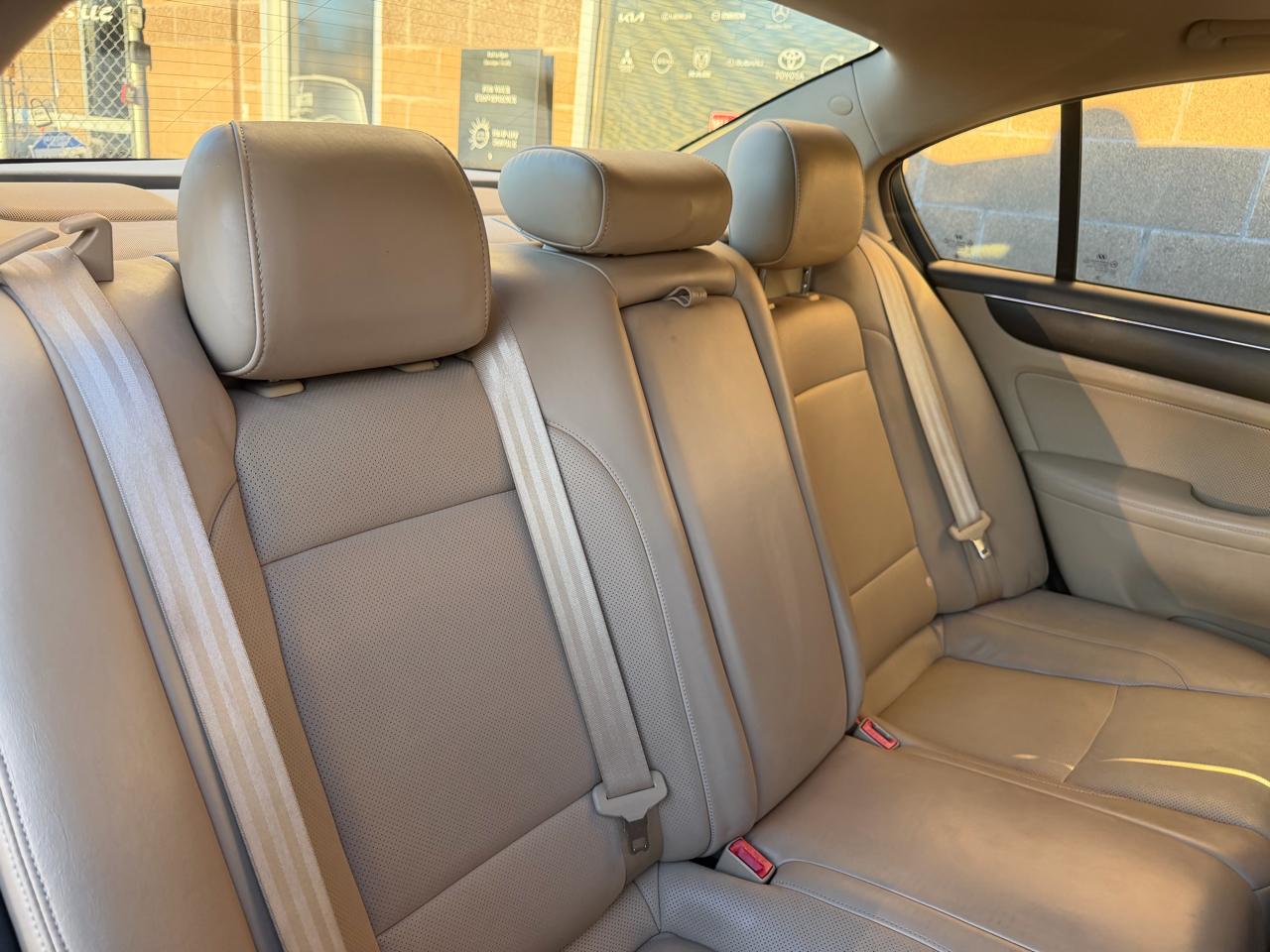 Hyundai Genesis 4dr Sdn 4.6L V8 2010