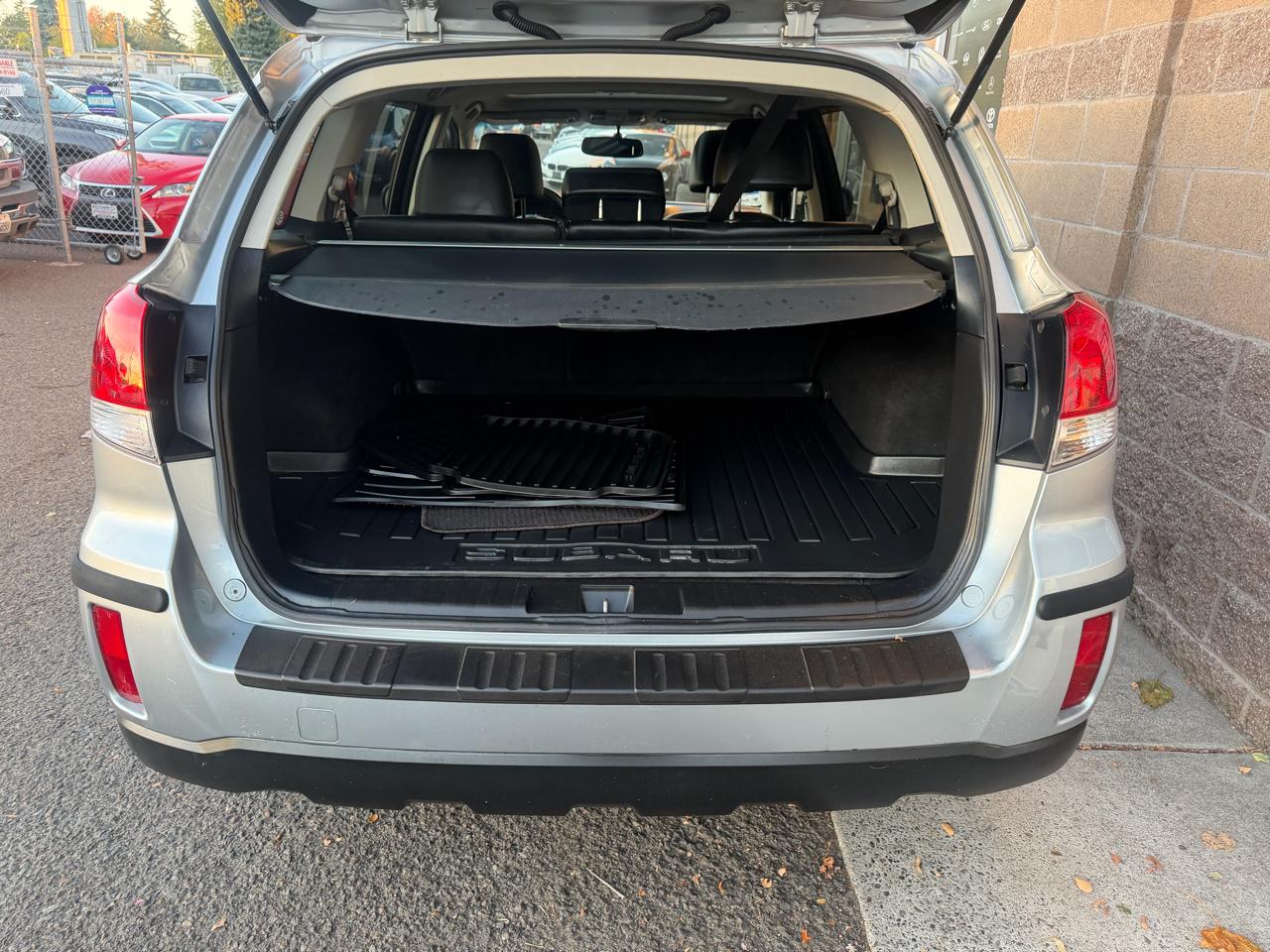 Subaru Outback 4dr Wgn H4 Auto 2.5i Limited 2012