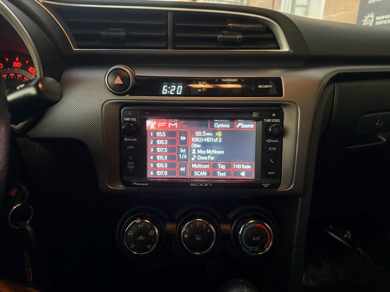 Scion tC 2dr HB Man (Natl) 2015