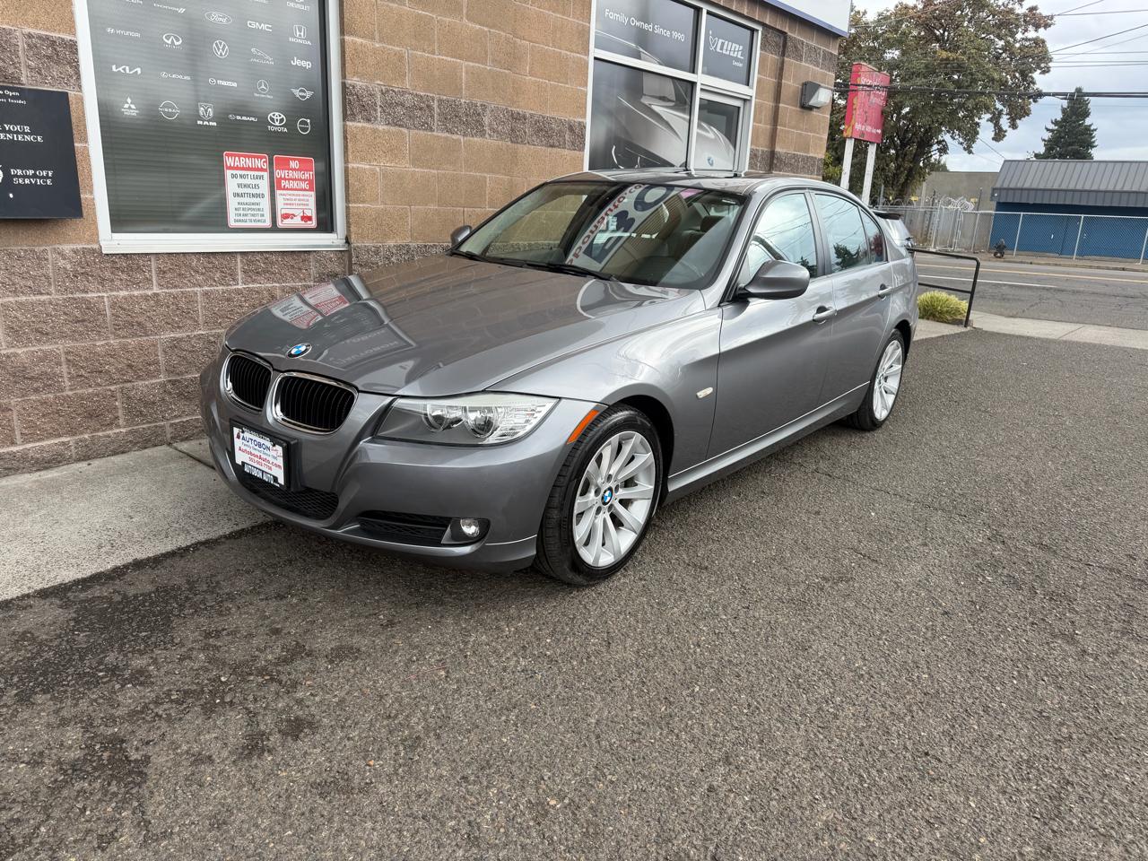 BMW 3 Series 4dr Sdn 328i RWD SULEV 2011