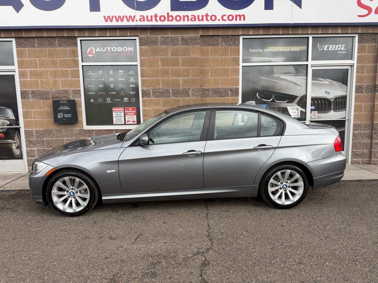 BMW 3 Series 4dr Sdn 328i RWD SULEV 2011