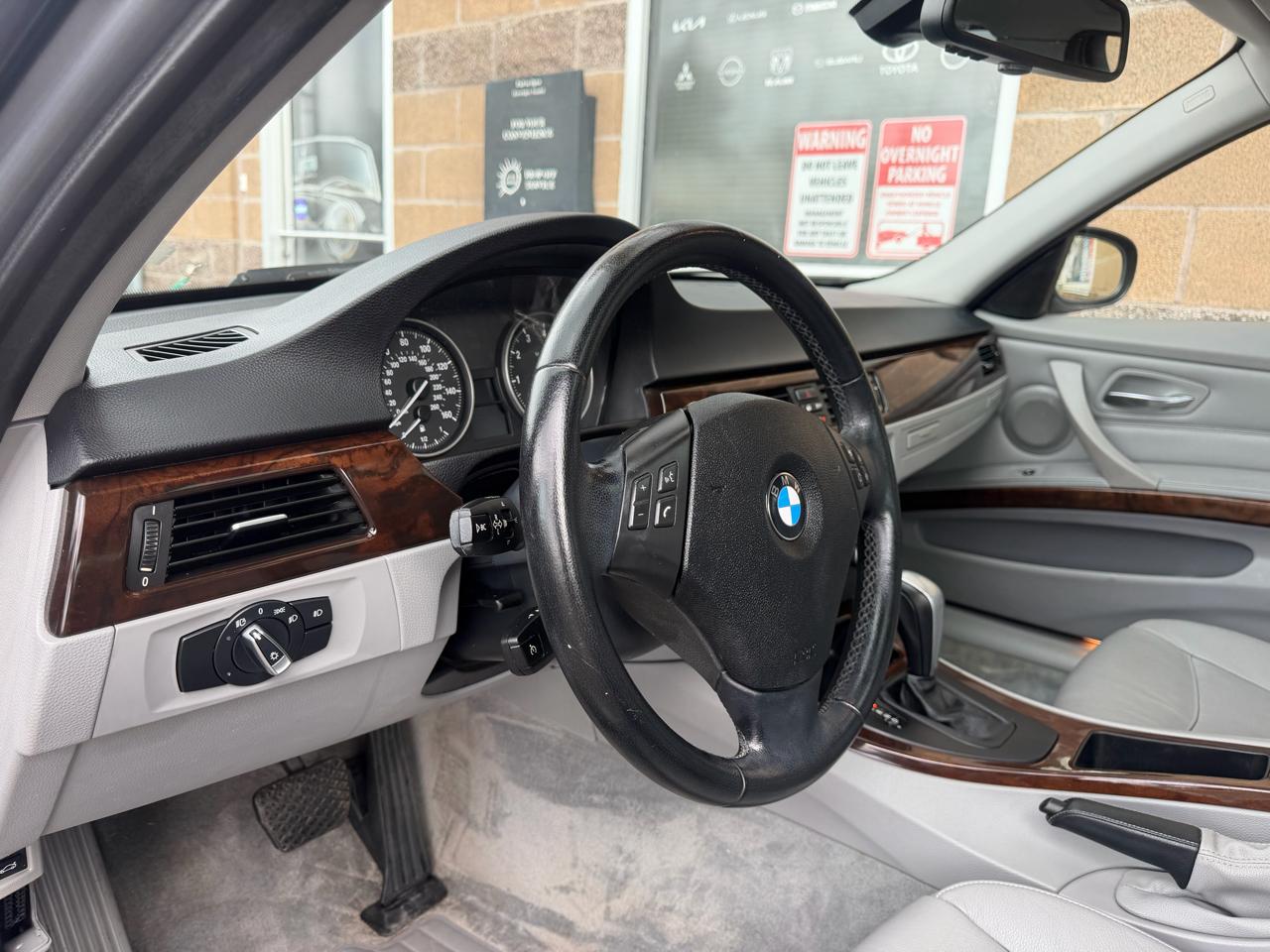 BMW 3 Series 4dr Sdn 328i RWD SULEV 2011
