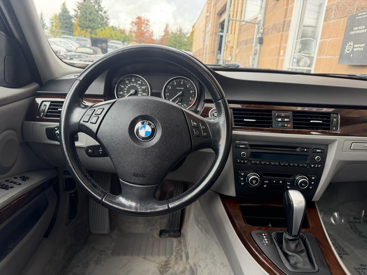 BMW 3 Series 4dr Sdn 328i RWD SULEV 2011
